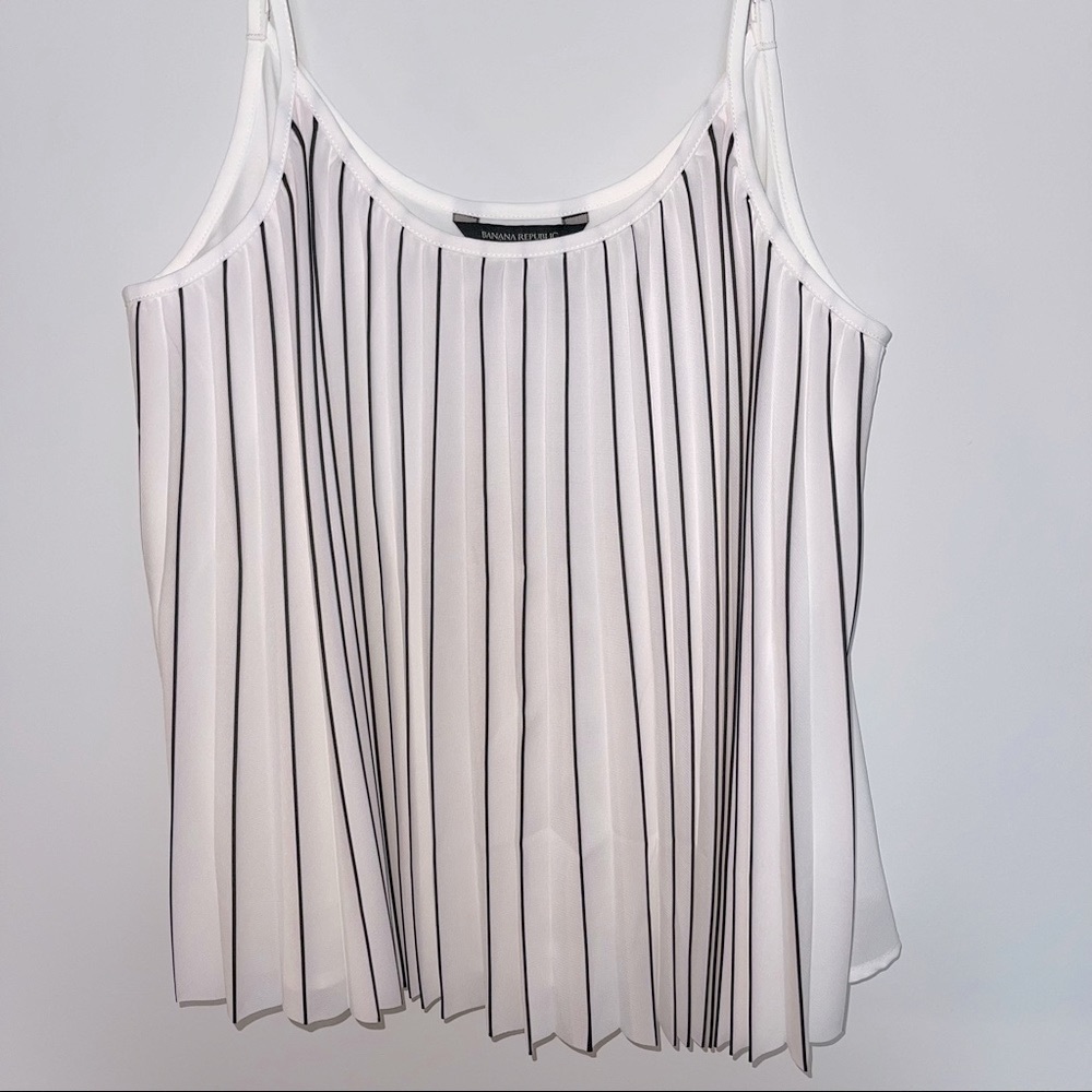 BANANA REPUBLIC BNWT pleated white blouse